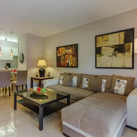 Olivia Free Wifi Apartment